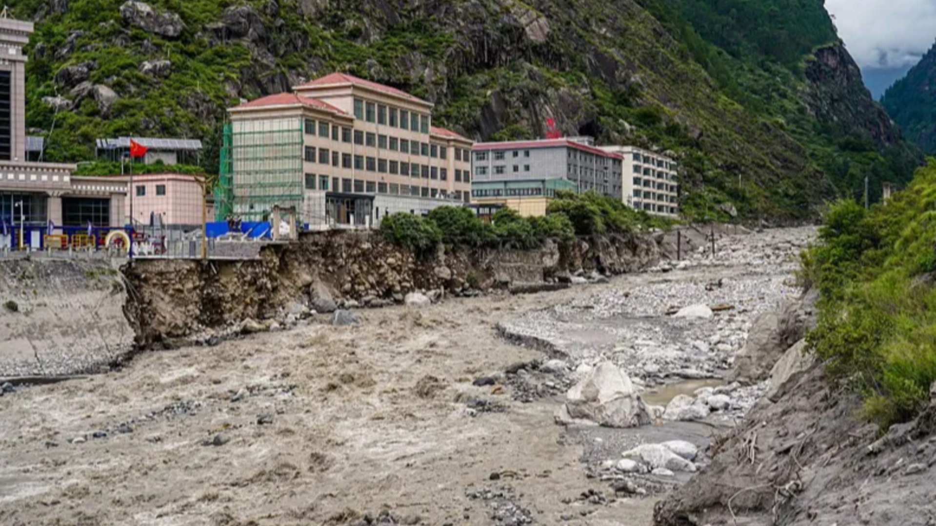 At least 1,200 dead, more than 4,200 missing after Nepal floods