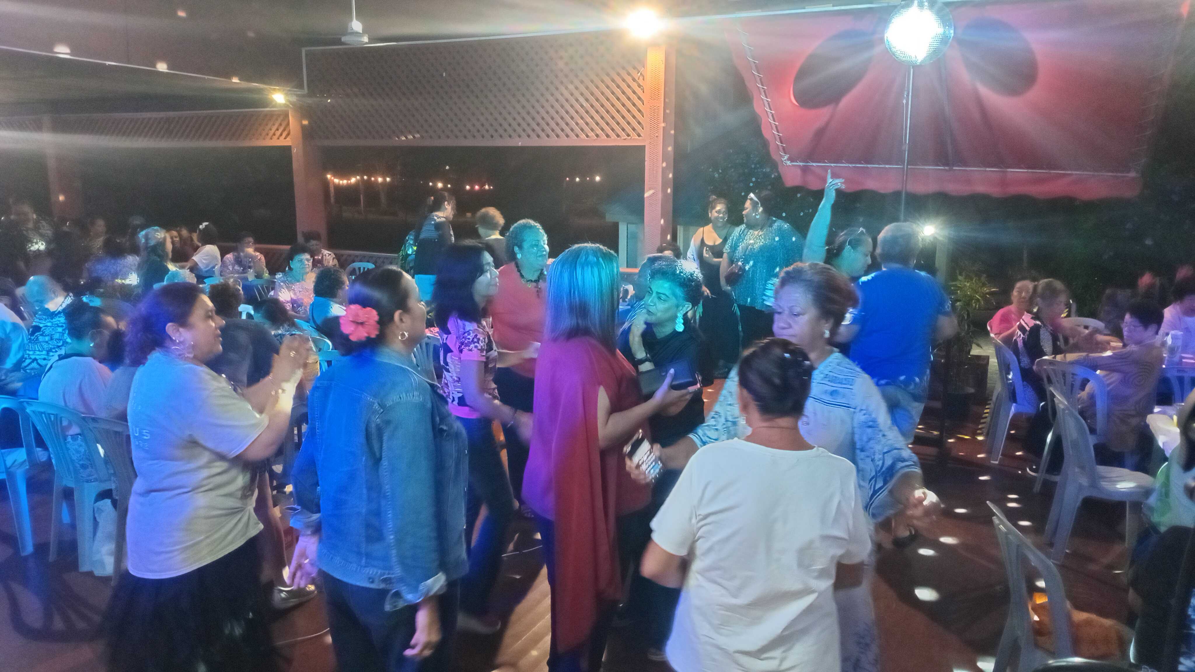 Saint Joseph’s Alumni reconnect at Bold and Beautiful 90s Night