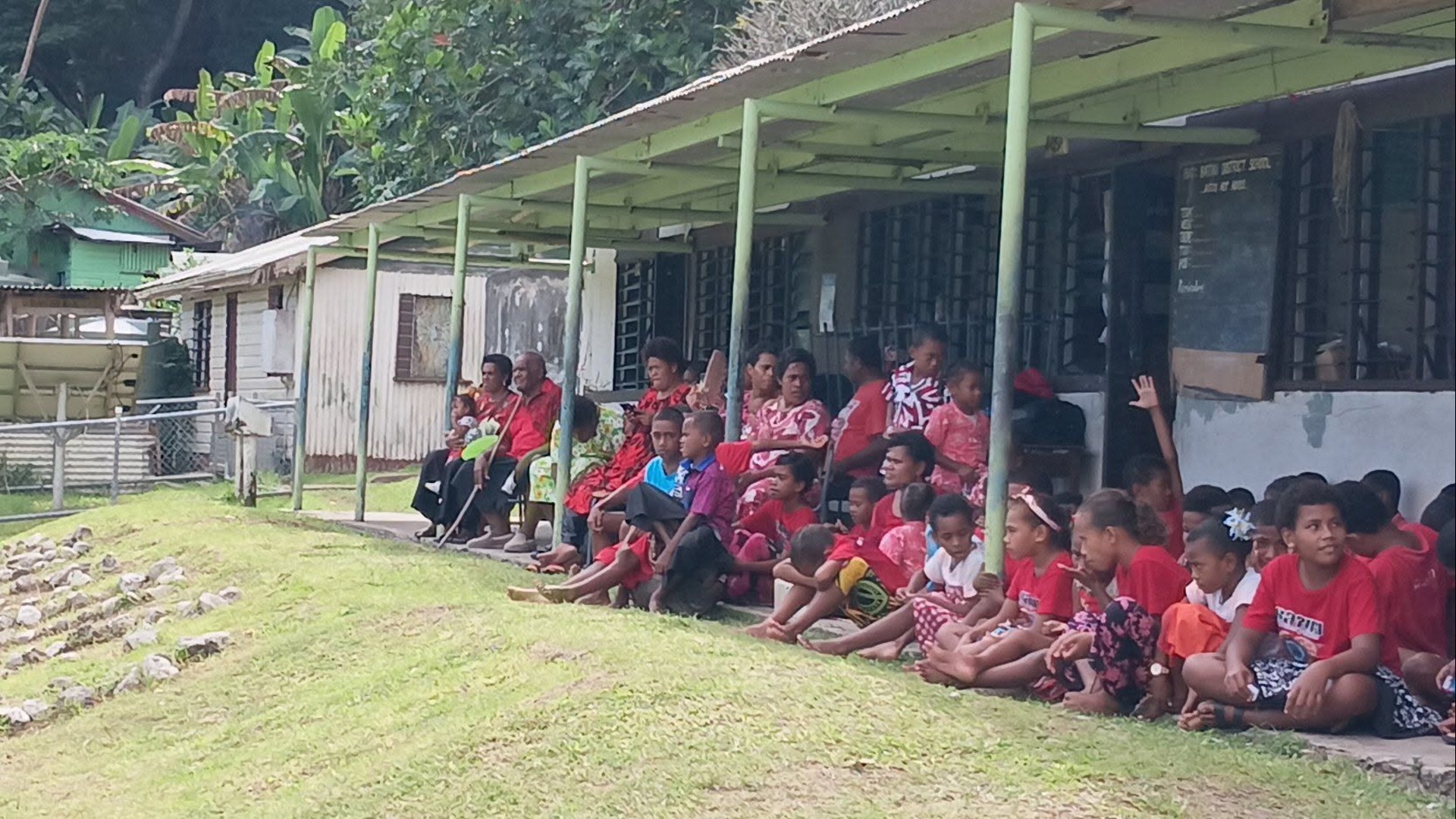 Batiki students forced to have half-day classes due to limited water