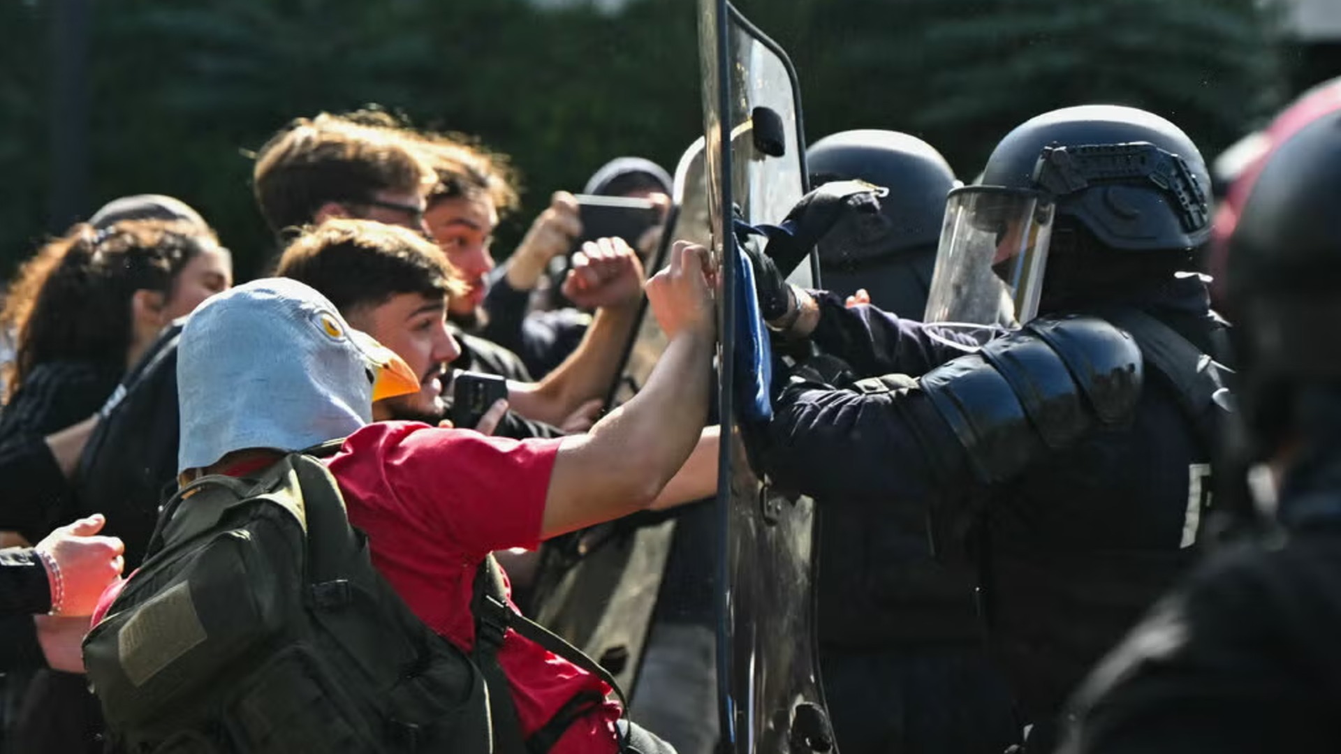 215 students, 85 staff and 715 police injured as France education protests grow