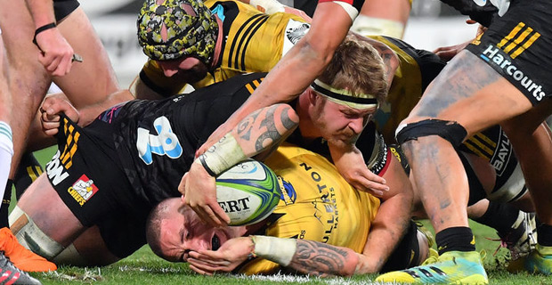 Perenara inspires Hurricanes to victory over Chiefs