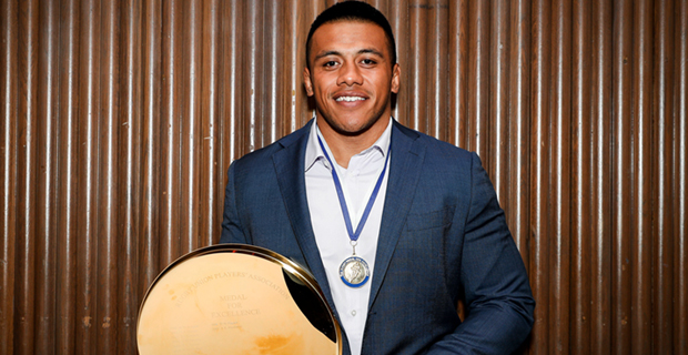 Allan Alaalatoa receives Rugby Union Players Association Medal for Excellence