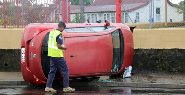 Driver escapes injuries in early morning accident along Rewa Street