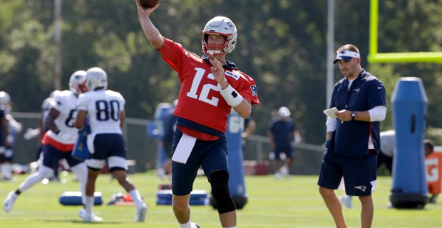 Tom Brady signs two year extension with Patriots