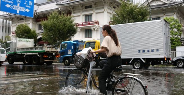 Storm cuts power to 900,000 homes in Japan 