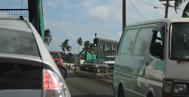 Police concerned about drivers running red lights at Vatuwaqa Bailey bridge