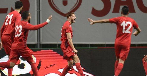 Tunisia keeper fakes injury in time to break fasting period 