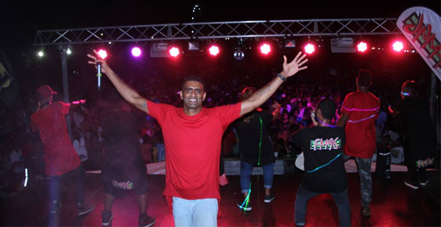 Biggest singâ€‘aâ€‘long at the biggest New Yearâ€™s Eve party in the Pacific