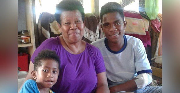 14-year-old boy helps arrest a robbery suspect