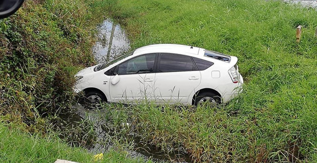 Driver escapes injuries after his vehicle lands in a drain in Nadawa