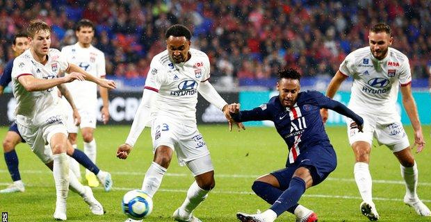 Neymar strikes late again for Ligue 1 champions