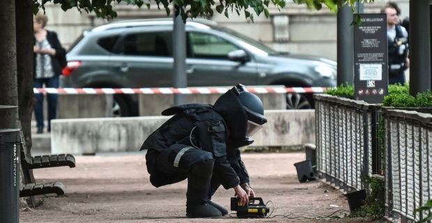 Suspected parcel bomb explodes in Lyon injuring 13 people