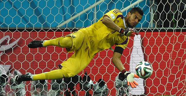 Sergio Romero ruled out of  World Cup with a knee injury