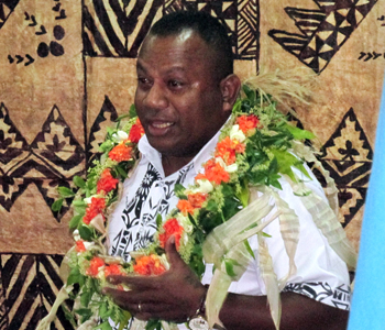 Minister tells staff to work together to carry out their duties