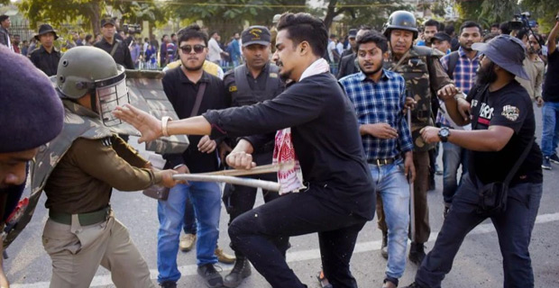 Police clashes with demonstrators in Delhi during protests over controversial new law on migrants 