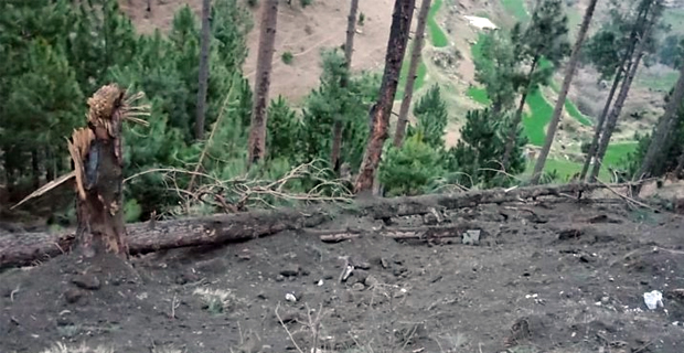 Pakistan vows to respond after Indian 'air strikes' 