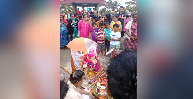 Hundreds of Hindus take part in Ganpati Visarjan