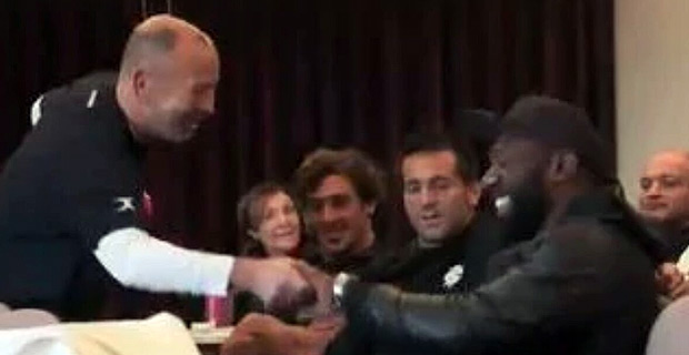 Jones shows off sense of humour with Springbok prop Mtawarira