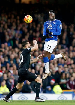Stoke City defeat Everton 4 - 3