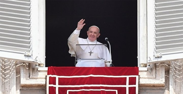 Pope freed by firefighters after being stuck in Vatican lift