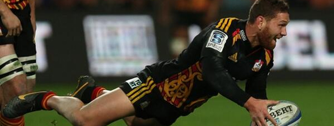 Chiefs keep title hopes alive