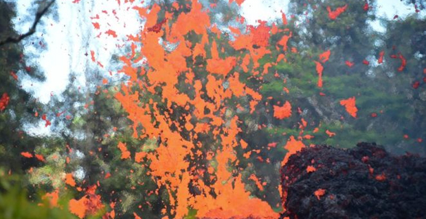 Hawaii volcano erupts 