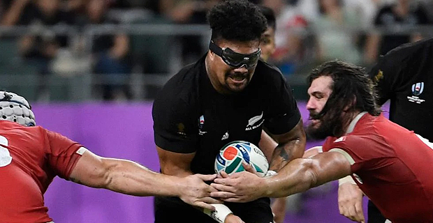 Savea temporarily ditches goggles due to them fogging up
