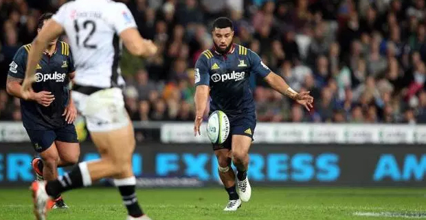 Former All Black Lima Sopoaga on the fence over who's the best 10 – Barrett or Mo'unga