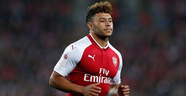  Liverpool signs Arsenal midfielder for £40m