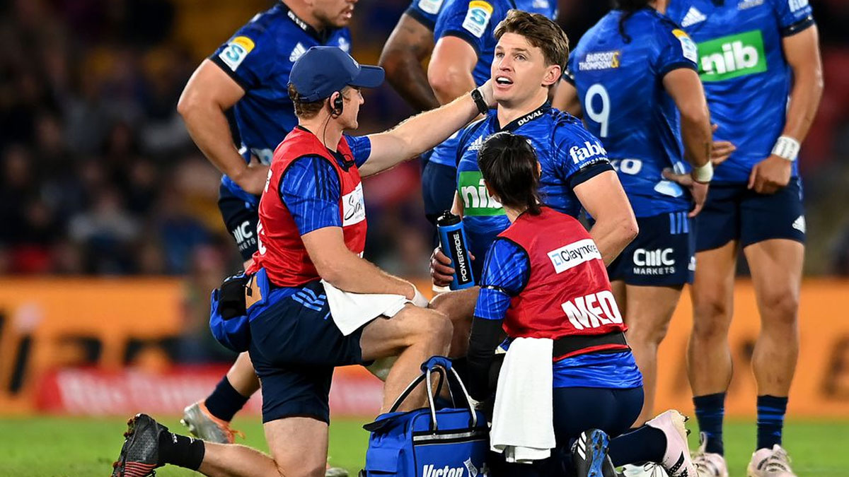 Super Rugby Pacific: Blues ease Beauden Barrett long-term injury fears after All Blacks star's early exit against Reds