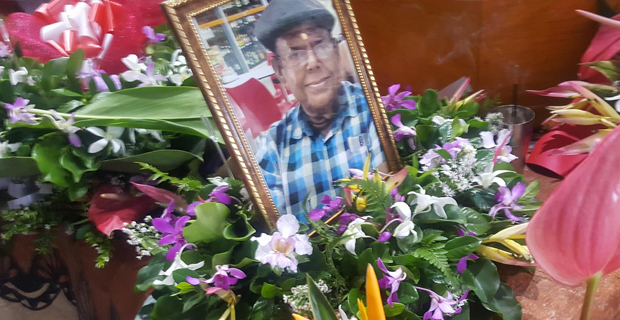 Hundreds of people gather to pay their last respects to the late Pratap Singh