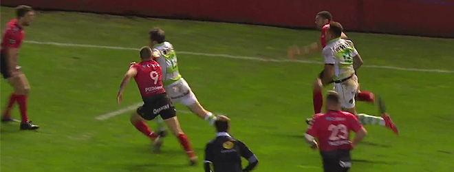 Smith sells Nonu a massive dummy to score