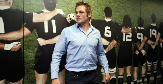 All Blacks fans turn on Richie McCaw for bringing the All Blacks bad luck against England
