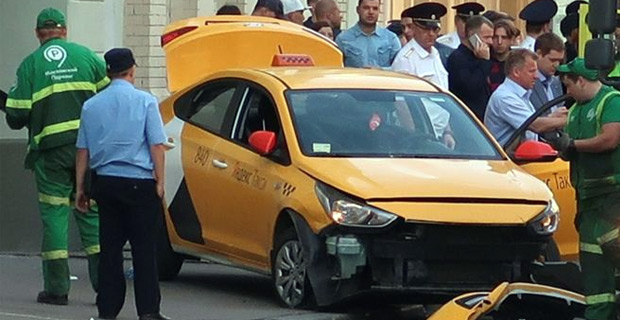 Taxi ploughs into pedestrians in Moscow injuring eight