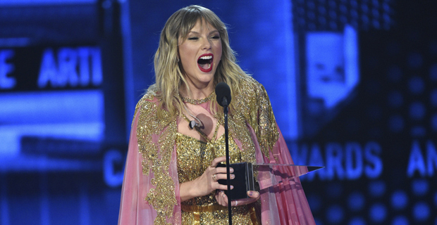 Taylor Swift reflects on highs and lows after being named artist of the year and decade at the American Music Awards.