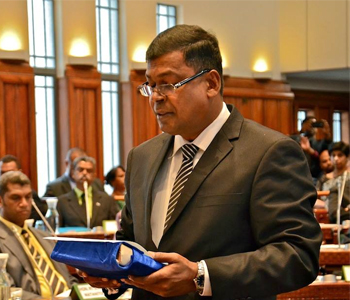 Opposition parliamentarians from SODELPA and NFP take their oath to uphold constitution 