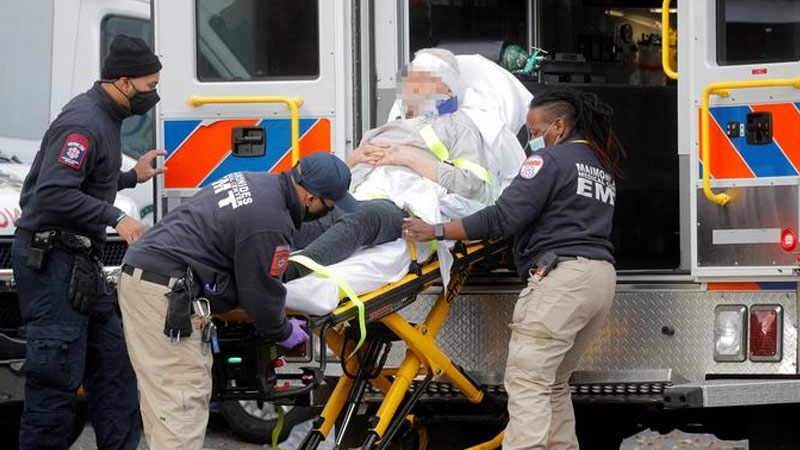 US records quarter of a million deaths from coronavirus