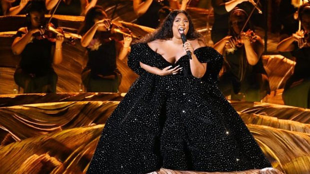 2020 Grammys ceremony opens with heartfelt tribute to Kobe Bryant