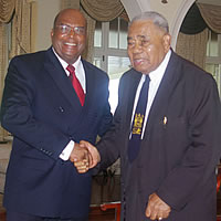 US Ambassador Presents Credentials to President