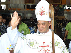 Emotional Episcopal ordination for new Archbishop