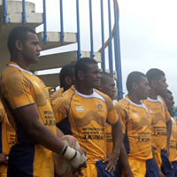 Top favourites bow out in cup quarters