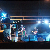 Katchafire rock Fiji crowd