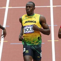 Bolt breezes into 200m semifinals