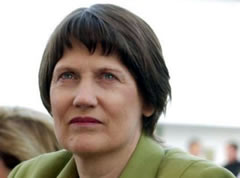 Clark Congratulates New NZ PM