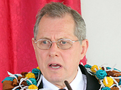 Be statesman like, not spiteful - Gates