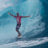 Slater defends Volcom Fiji Pro title