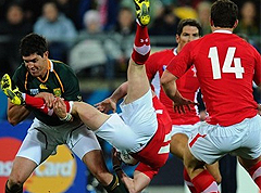 Close win for defending RWC champs