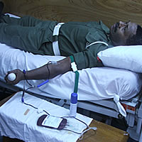Soldiers donate blood