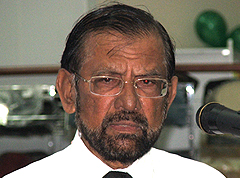 Sahu Khan gives evidence before Commission