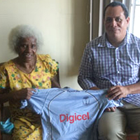 Bu Kini presented with jersey